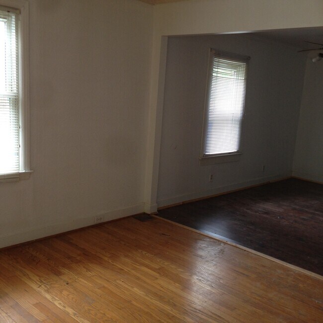 Building Photo - 330 Oak St