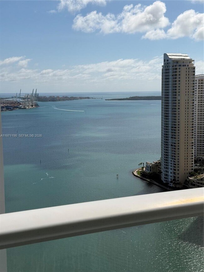 Foto del edificio - 300 S Biscayne Blvd