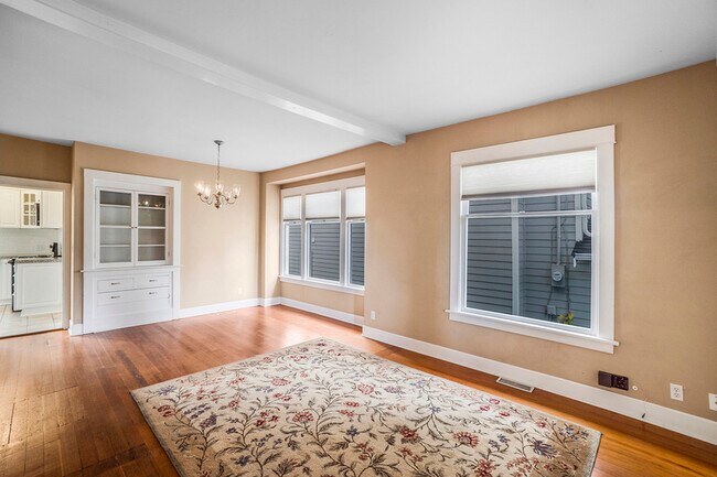 Building Photo - 549 NE 80th St