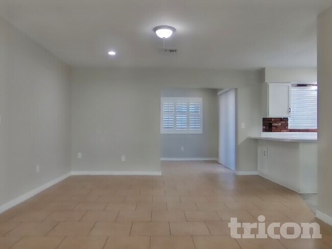 Building Photo - 2108 W Hermosa Dr