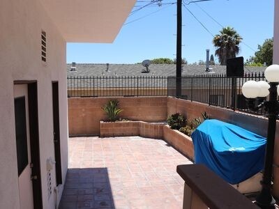 Foto del edificio - 985 W 9th St