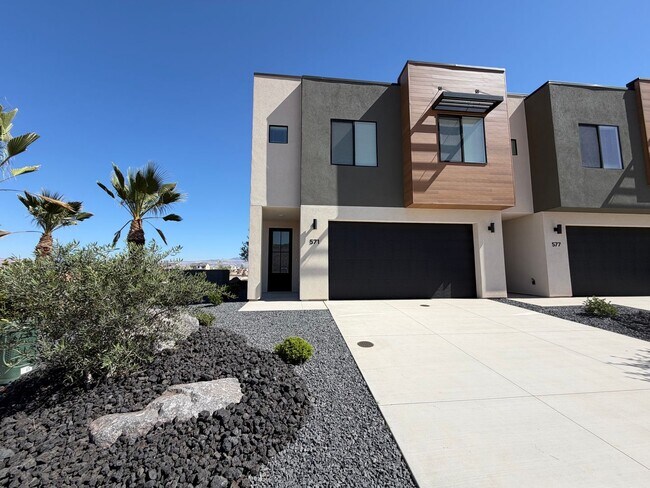 Foto del edificio - BRAND NEW TOWNHOME FOR RENT BY CRIMSON CLIFFS!
