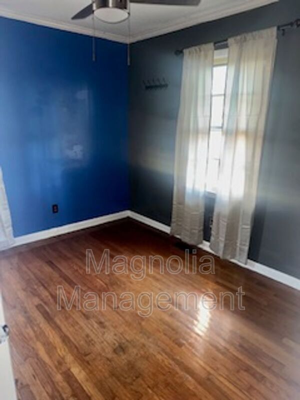 Building Photo - 471 Shepard Rd