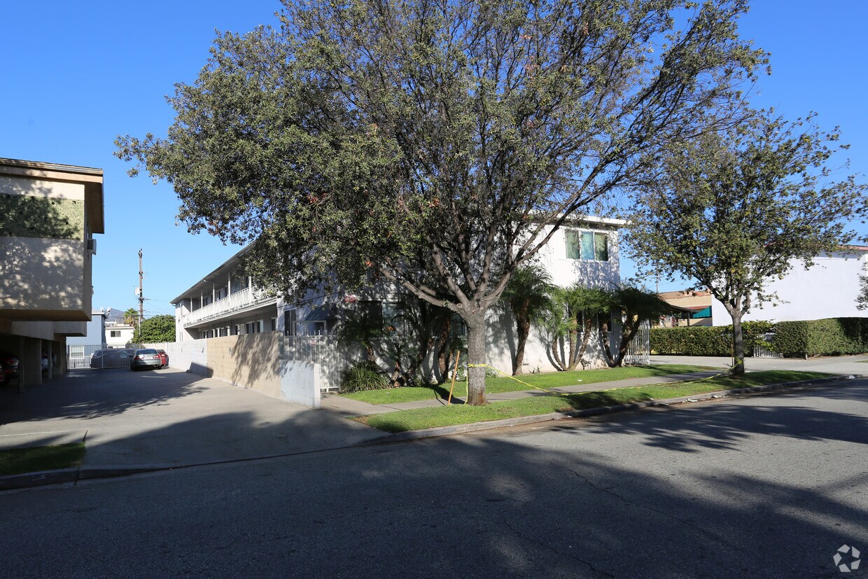 Building Photo - 913 Mariposa St