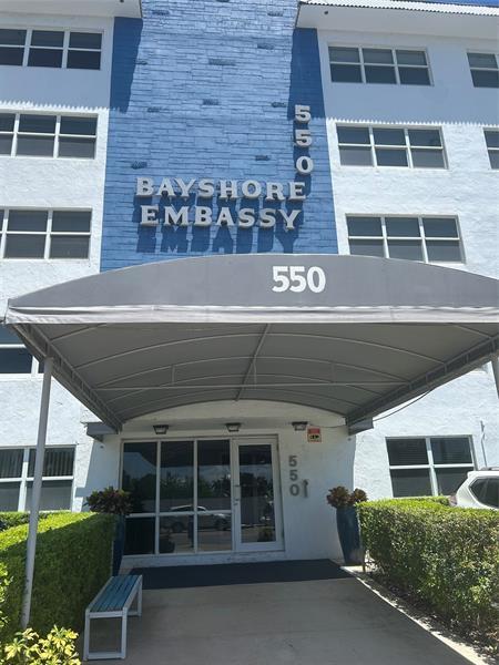 Foto del edificio - 550 Bayshore Dr