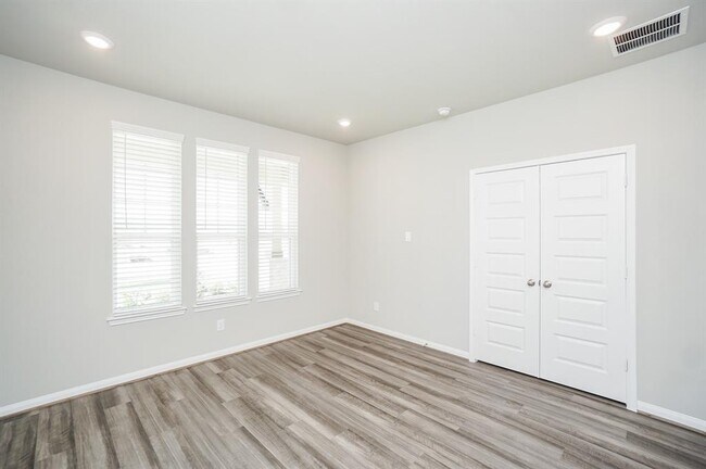 Building Photo - 1251 Oak Barrel Run