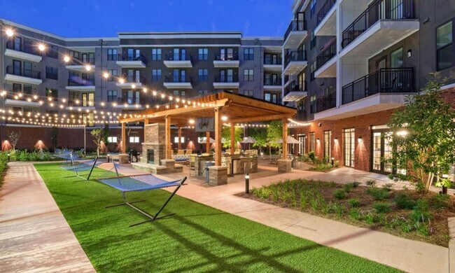 Foto del edificio - 6400 Blue Stone Rd