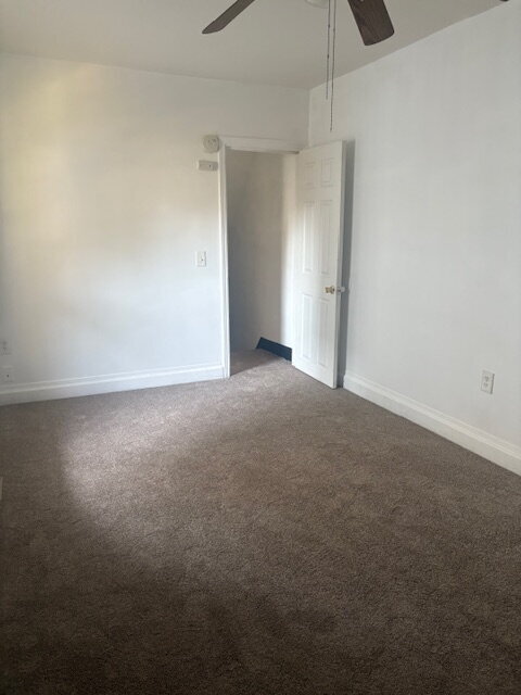 Foto del edificio - "Charming 3-Bed Townhouse with 2.5 Baths i...