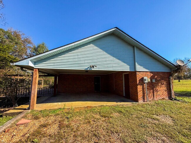 Foto del edificio - Newly repainted 3-bedroom, 2-bath home