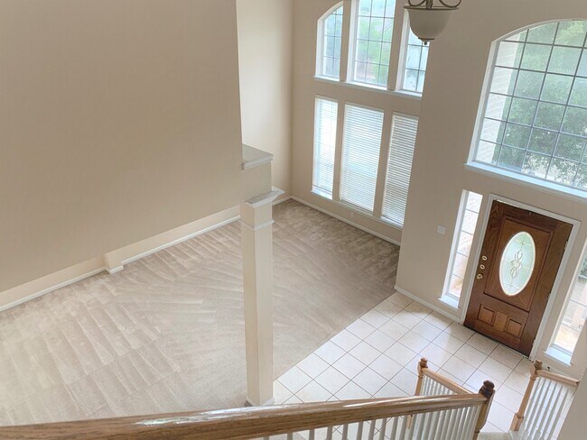 Foto del edificio - Two story home on large lot in the Ridge a...
