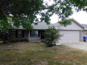 Building Photo - 1740 Appalachian Dr