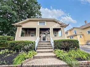 Building Photo - 454 Moseley St