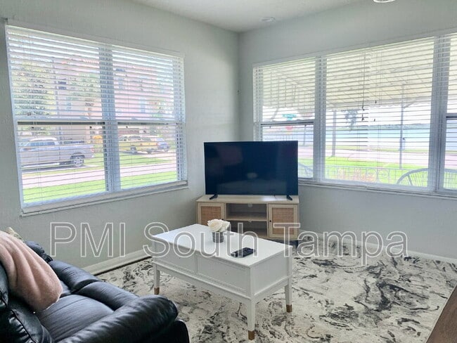 Building Photo - 701 S 26th St