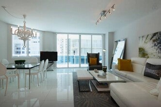 Building Photo - 2711 S Ocean Dr
