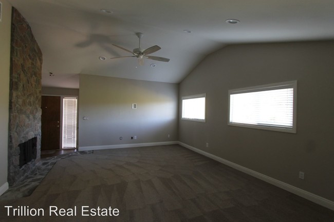 Building Photo - 1255 Via Encinos Dr