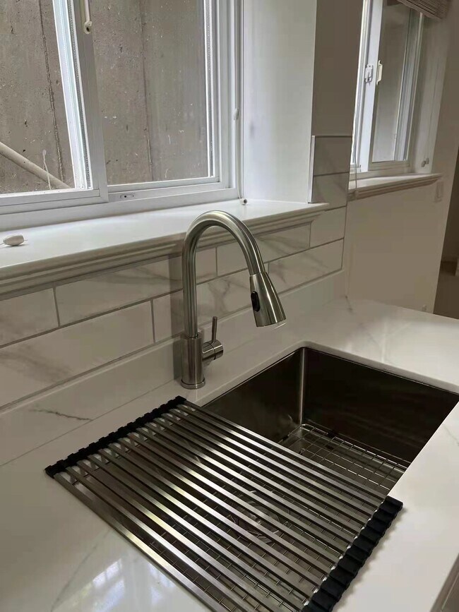 Photo du bâtiment - 13167 14A Av