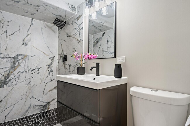 Foto del edificio - 614 E 33rd Pl