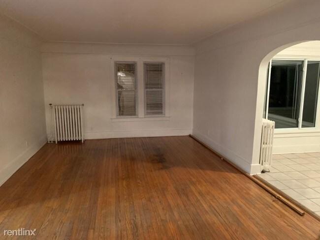 Foto del edificio - 2 br, 1 bath Apartment - 185 Robertson