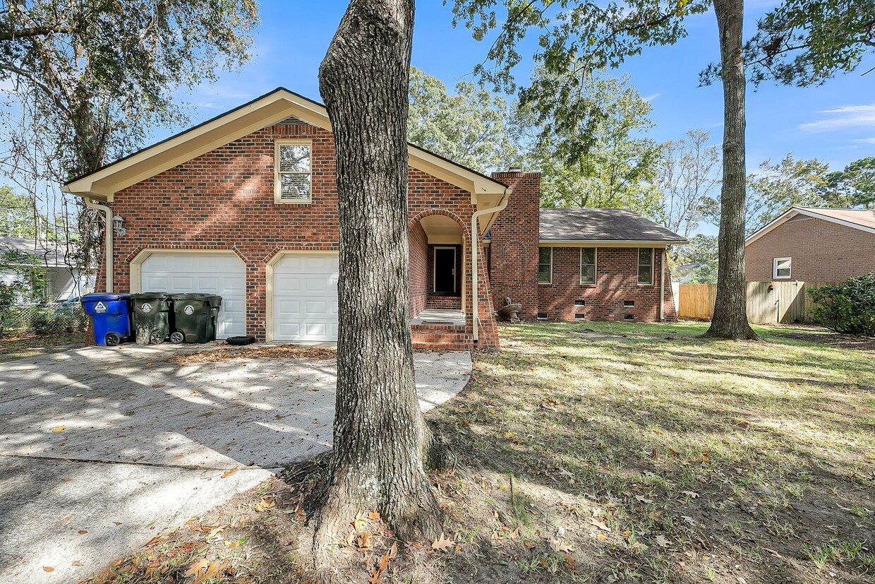 Foto principal - Renovated James Island Home!