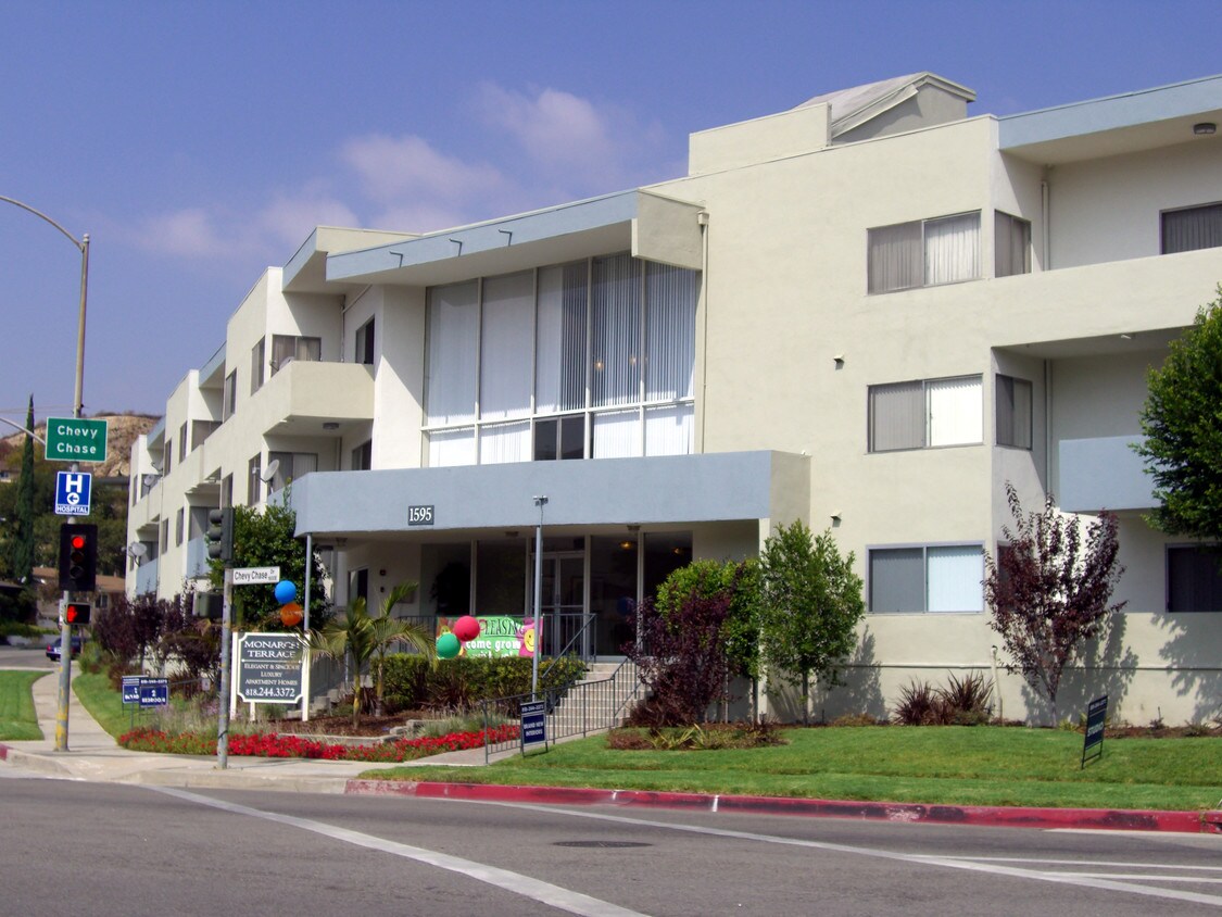 Foto principal - Monarch Terrace Apartments