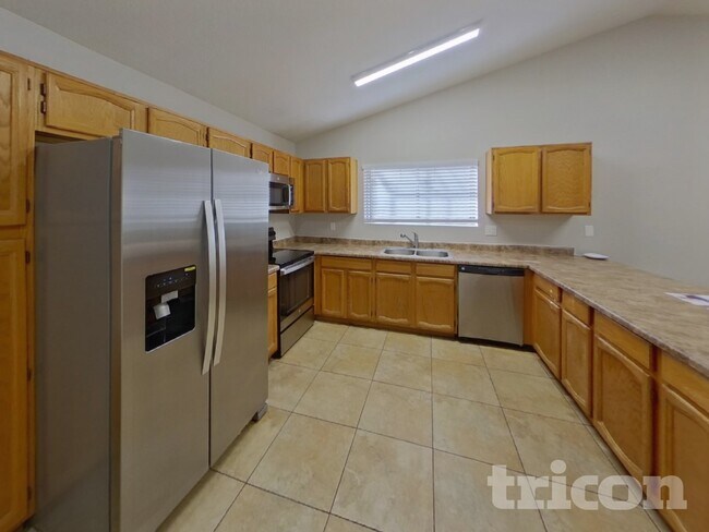 Foto del edificio - 1128 E Jensen St