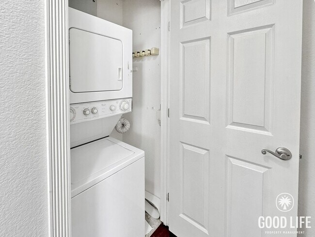 Foto del edificio - First-Floor Mira Mesa Condo with Patio & Ensuite Bedrooms