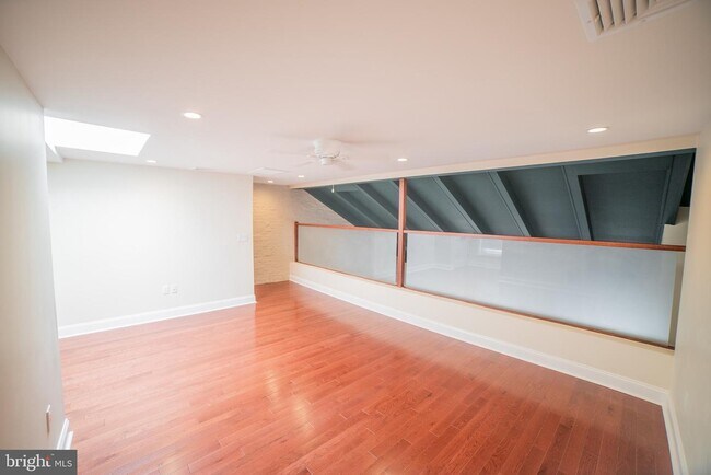 Building Photo - 1927 Spruce St