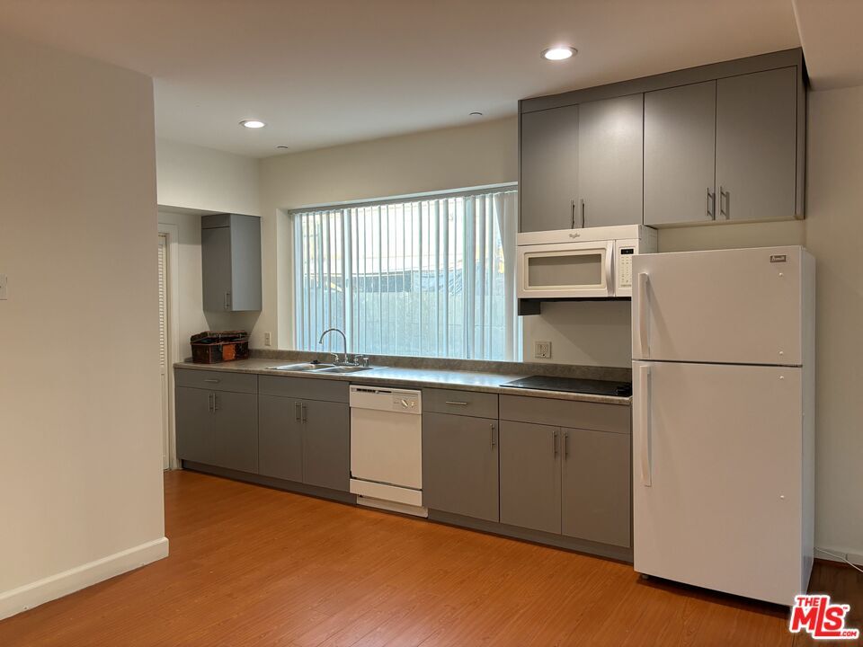 Foto principal - 1412 S Sherbourne Dr