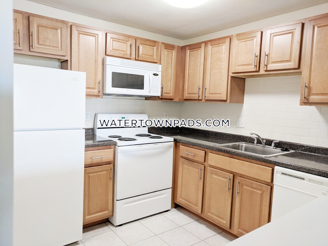 24 White St Unit 64, Springfield, MA 01108 Room for Rent in