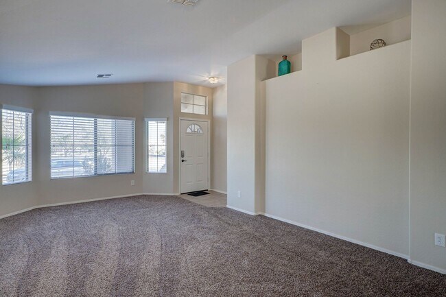Building Photo - 16th Street and Southern - 4 Bed + 2 Bath ...