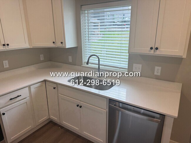 Foto del edificio - 4590 Mineral Ln