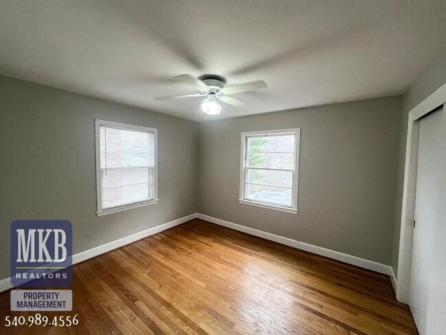 Foto del edificio - 2314 Wycliffe Ave SW