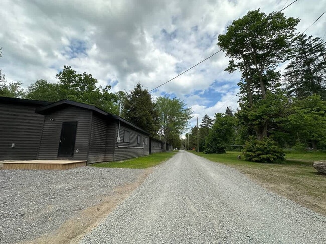 Photo du bâtiment - 16 Englewood Ln