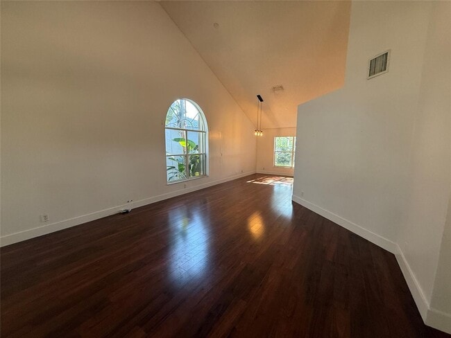 Foto del edificio - 2633 Bogota Ave