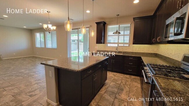 Building Photo - 12034 W Tether Trl