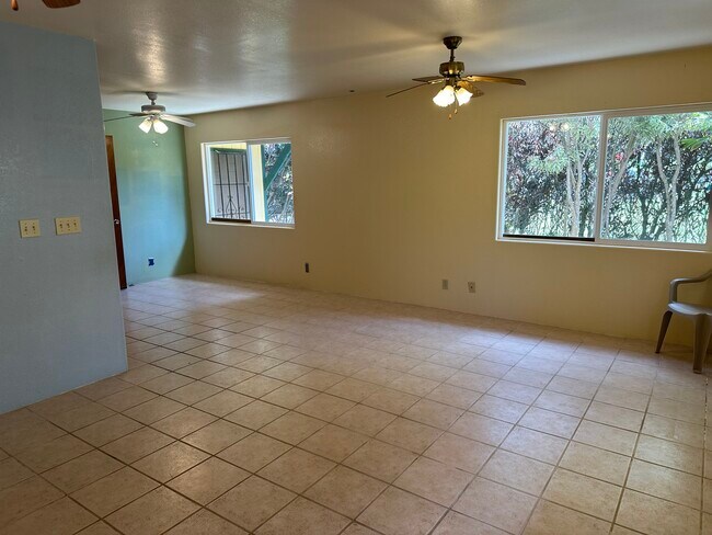 Building Photo - 55-609-609 Hawi Rd