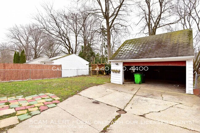 Foto del edificio - 25330 Shoreview Ave