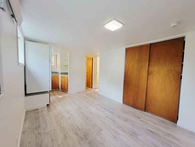 Building Photo - 294