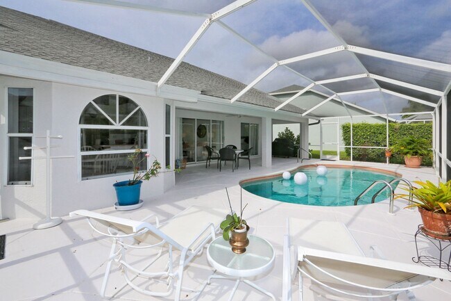 Building Photo - **FURNISHED POOL HOME** BERKSHIRE LAKES **...