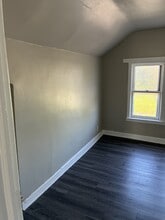 Building Photo - 15448 Log Cabin St