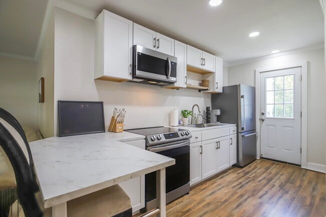 Building Photo - 504 Saint John St