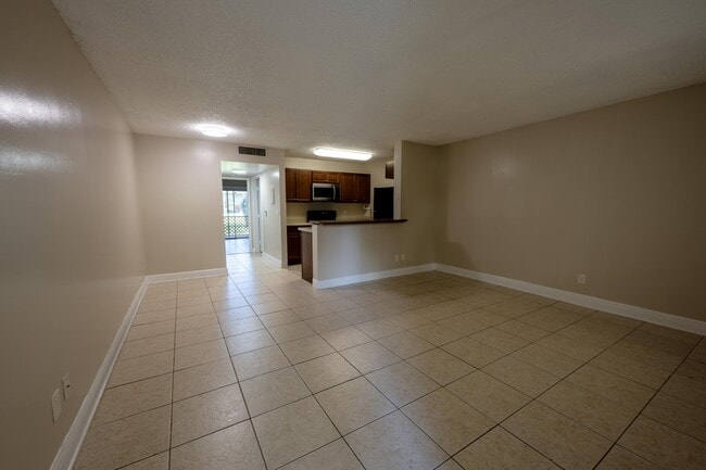 Building Photo - 1809 Meadows Cir W