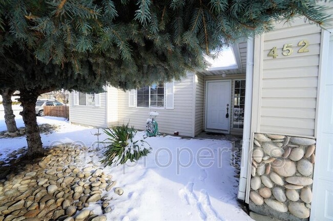 Building Photo - 452 S Jolinda Ave