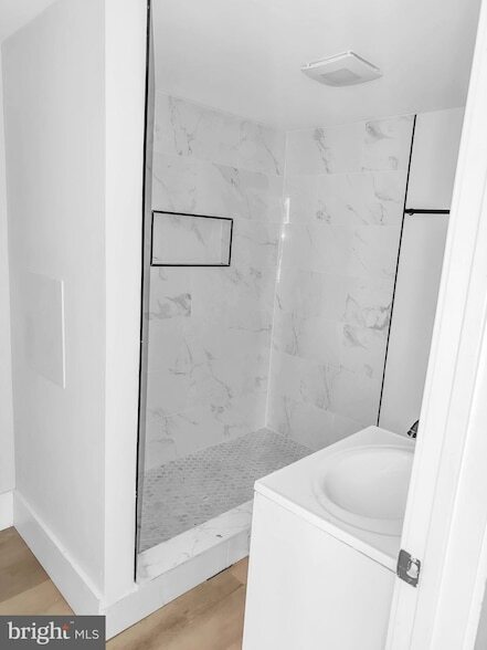 Foto del edificio - 232 N Franklin St