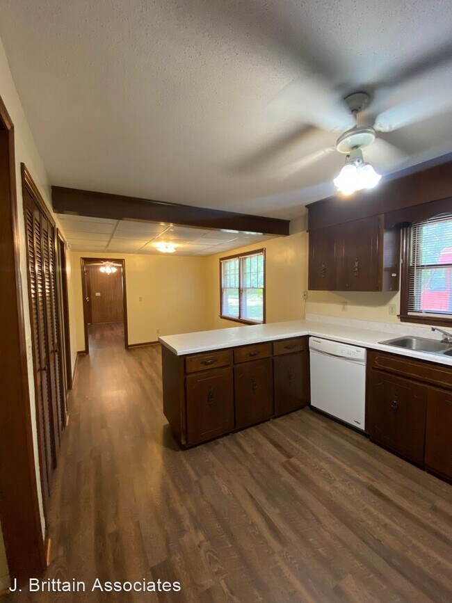 Foto del edificio - 5 br, 2.5 bath House - 1315 Canterbury Court
