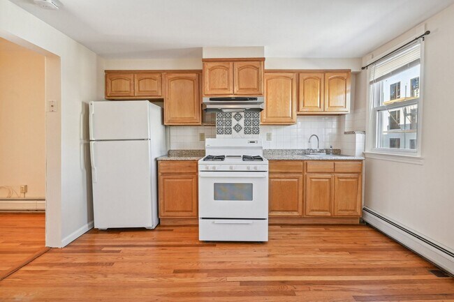 Building Photo - 438 2nd St