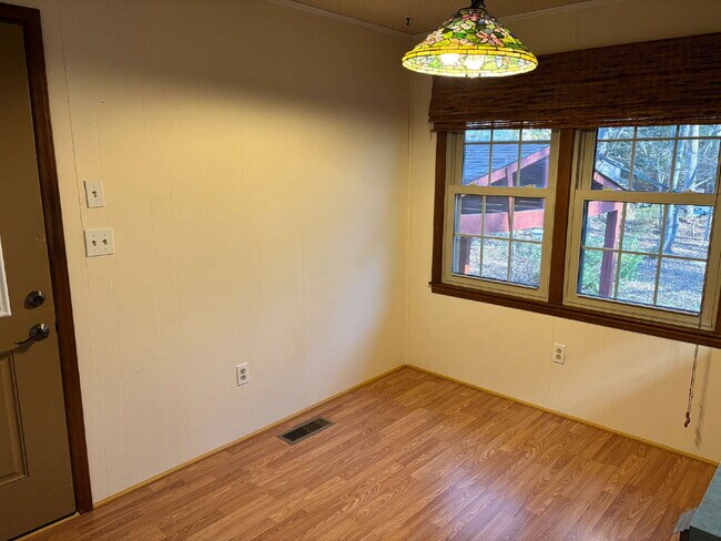 Foto del edificio - Charming Home for Rent on Quiet Cul-de-Sac!