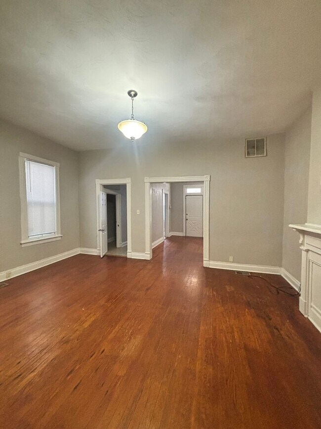 Foto del edificio - Well Kept 3 Bedroom 1.5 Bathroom Duplex Located in Historic Port Norfolk