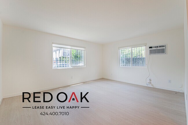 Building Photo - 912 N Ridgewood Pl