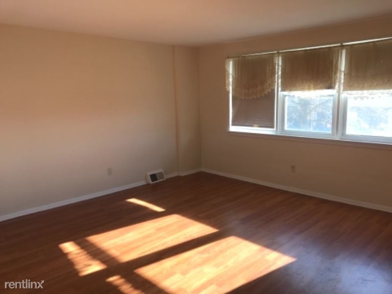Foto principal - 1323 Bruce Rd